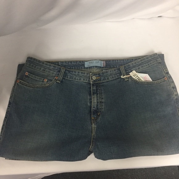 NWT Plus size Levi’s - Picture 5 of 5